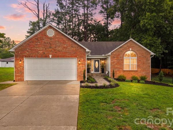2556 23rd Street Drive NE, Hickory, NC 28601