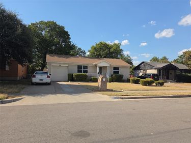 1017 E Spurgeon Street , Fort Worth, TX 76115