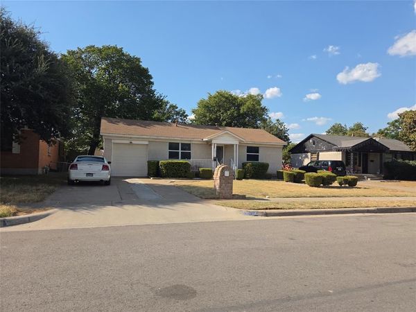 1017 E Spurgeon Street , Fort Worth, TX 76115