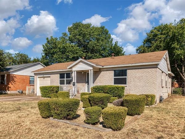 1017 E Spurgeon Street, Fort Worth, TX 76115