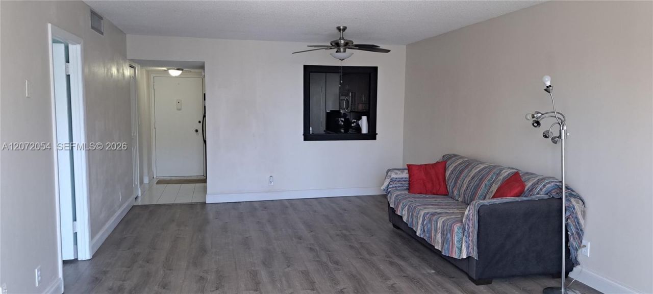 427 Golden Isles Dr , Unit 5H, Hallandale Beach, FL 33009 Photo