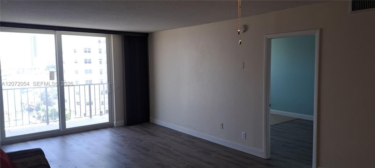 427 Golden Isles Dr , Unit 5H, Hallandale Beach, FL 33009 Photo