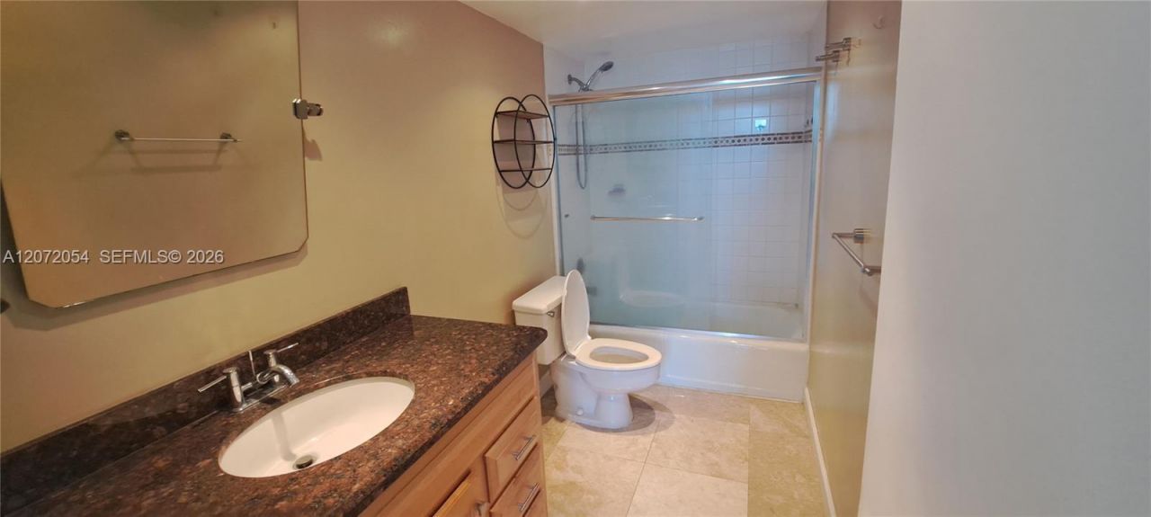 427 Golden Isles Dr , Unit 5H, Hallandale Beach, FL 33009 Photo