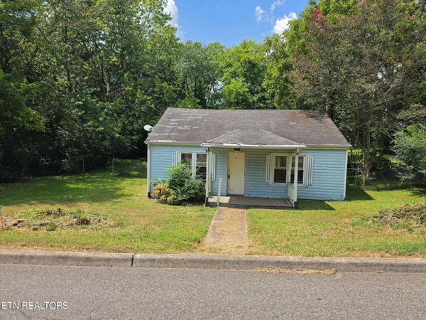 1602 N Jackson St , Athens, TN 37303