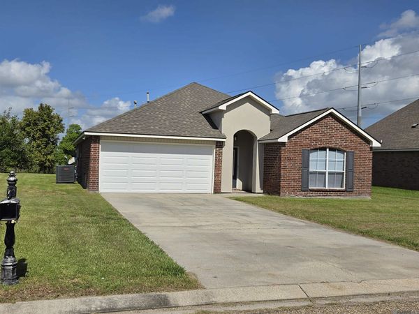 5353 Faulkner Dr, Darrow, LA 70725