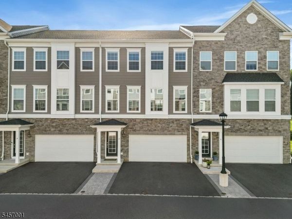 6 Coogan Ct, Morris Plains, NJ 07950