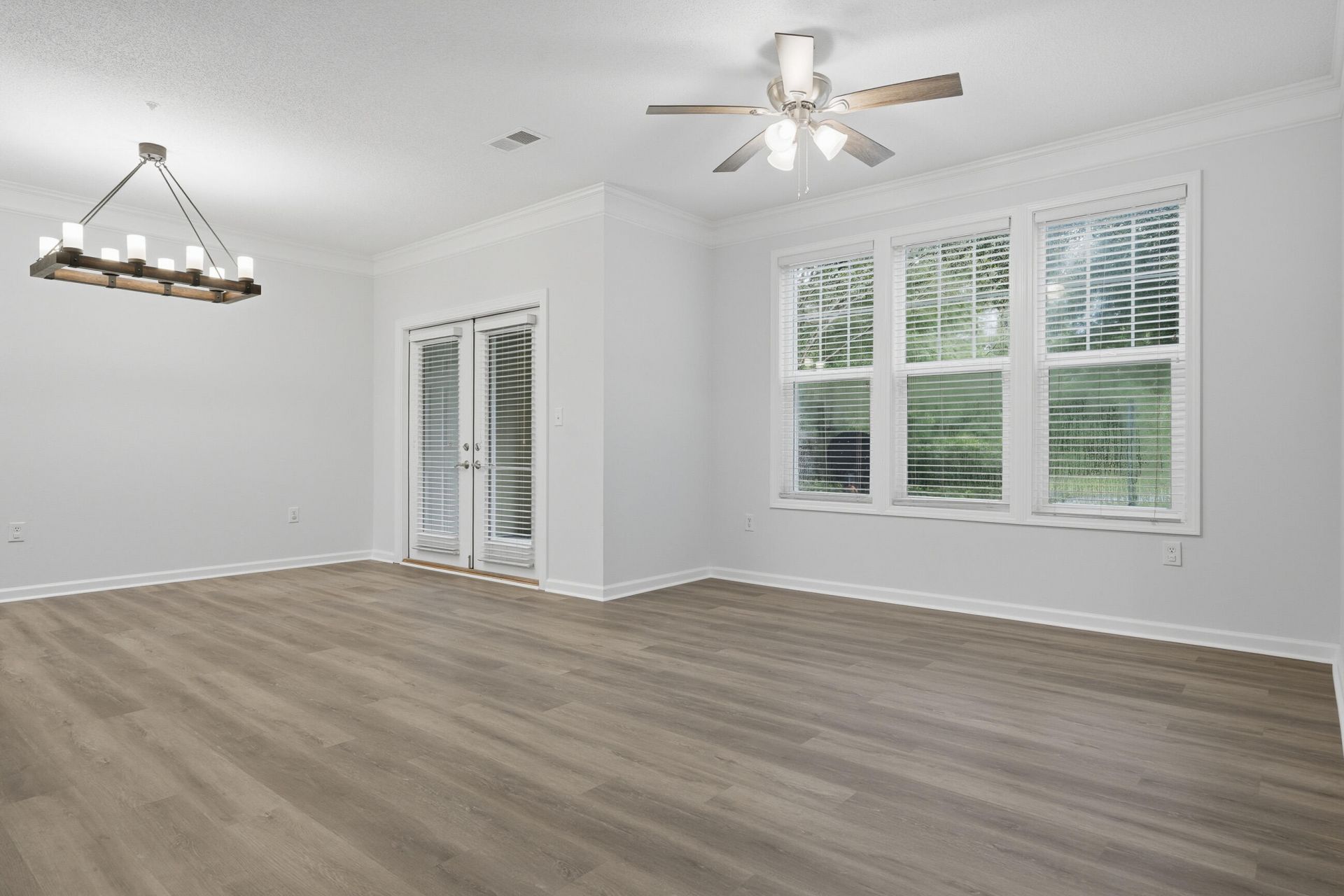 1213 Rosewood Lane Photo 5