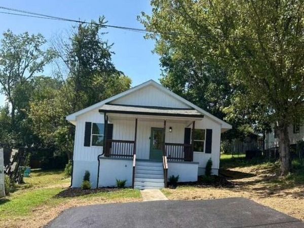 808 N B St, Lenoir City, TN 37771