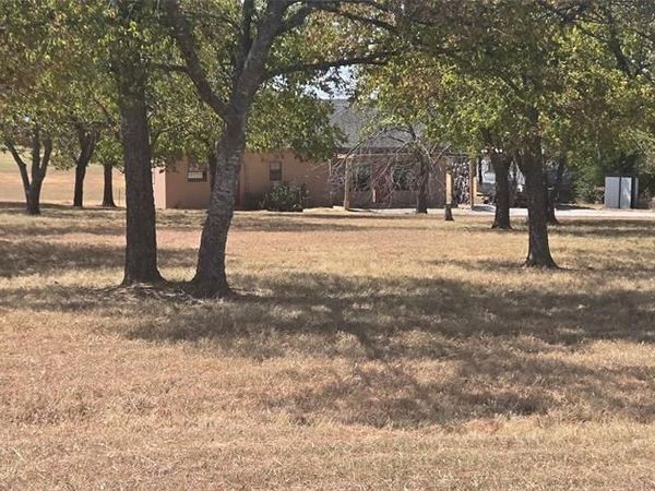 139 Pecan Drive , Gainesville, TX 76240