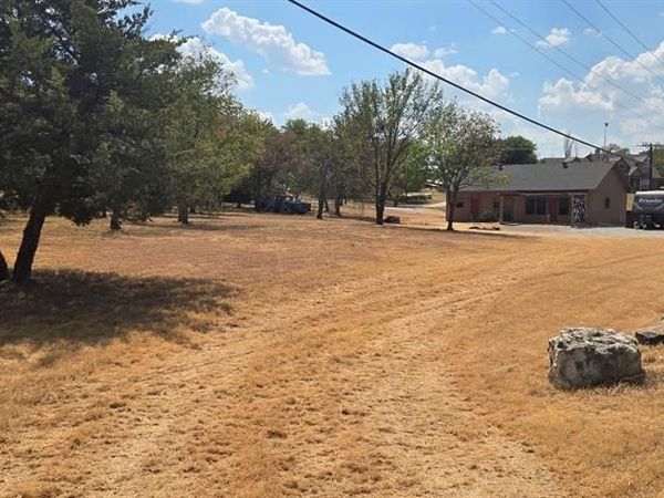 139 Pecan Drive , Gainesville, TX 76240