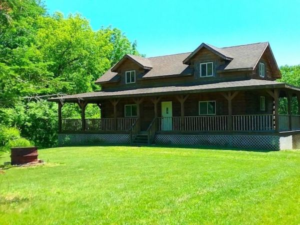 1815 Shamrock Lane, Waterville, IA 52170
