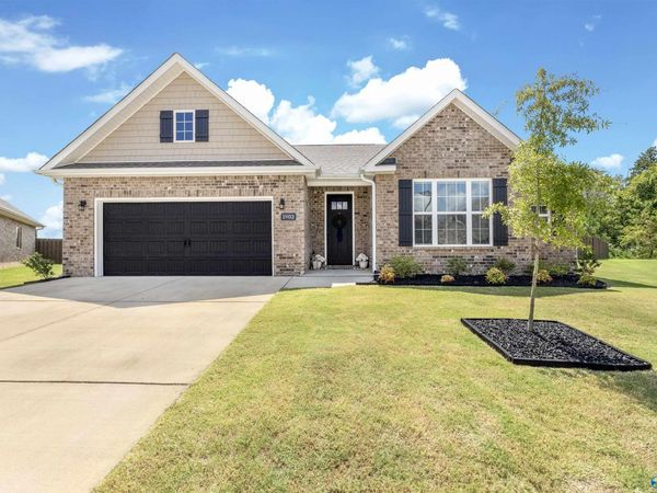 1902 Dawn Court SE, Hartselle, AL 35640