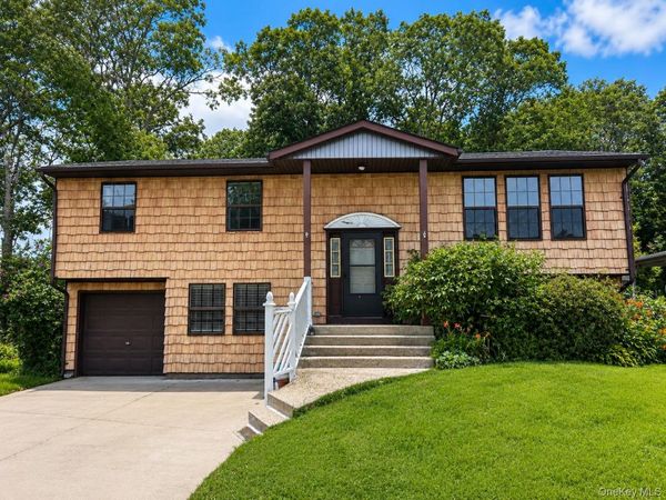 676 Bohemia Parkway , Sayville, NY 11782