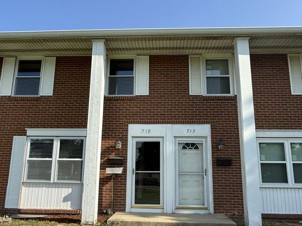 715 OLD INDIAN TRAIL Road , Aurora, IL 60506