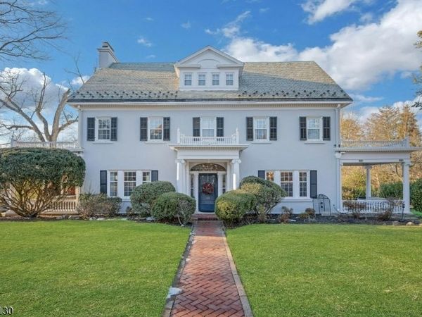 11 Crestmont Rd, Verona, NJ 07044