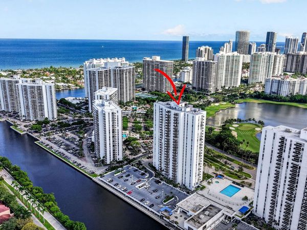3675 N COUNTRY CLUB Drive, Unit 1909, Aventura, FL 33180