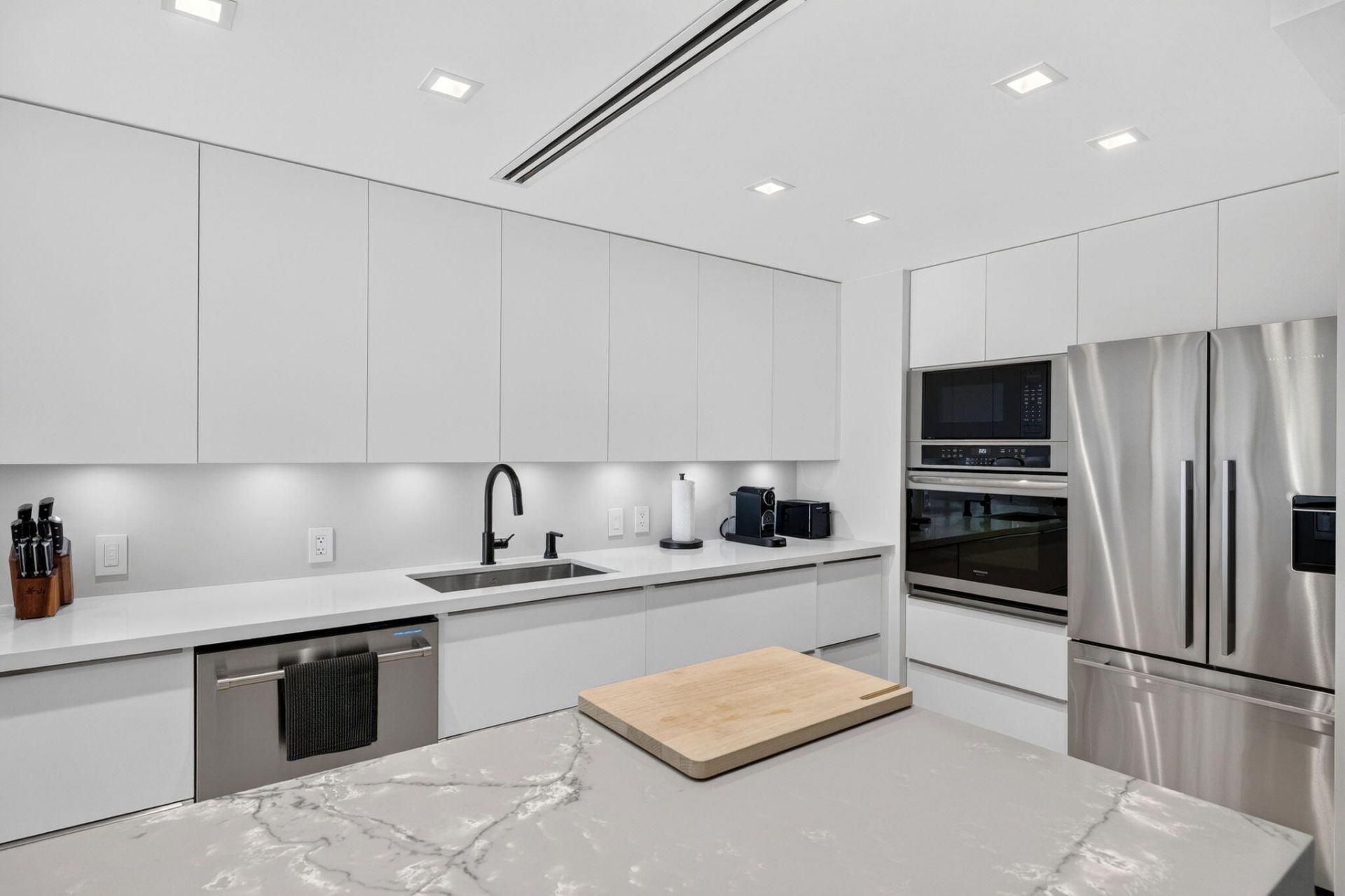 3675 N Country Club Drive, Unit 1909, Aventura, FL 33180 Photo