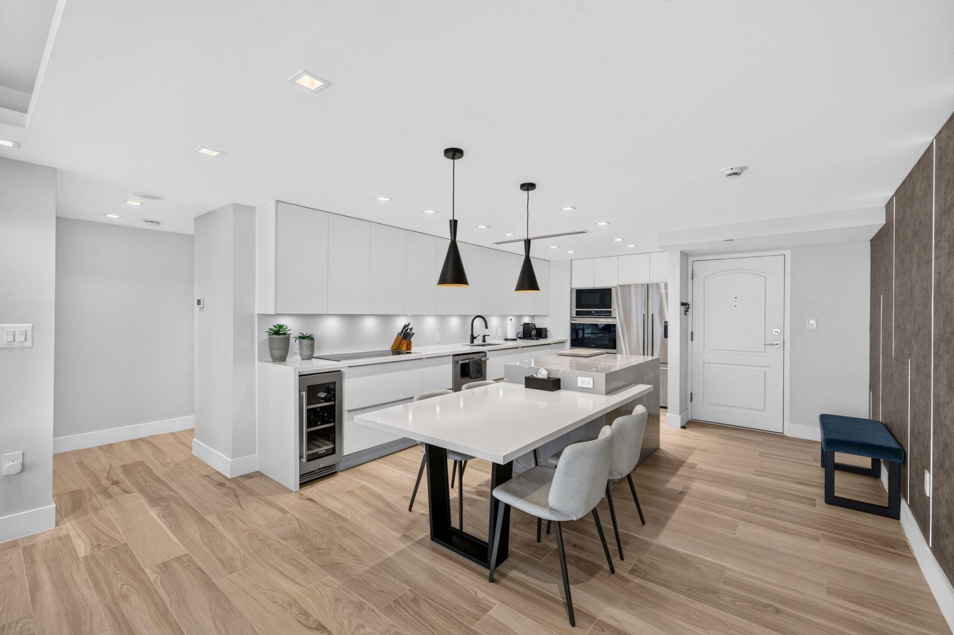 3675 N Country Club Drive, Unit 1909, Aventura, FL 33180 Photo