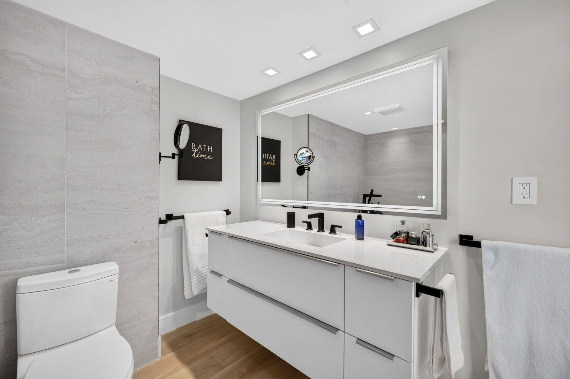 3675 N Country Club Drive, Unit 1909, Aventura, FL 33180 Photo