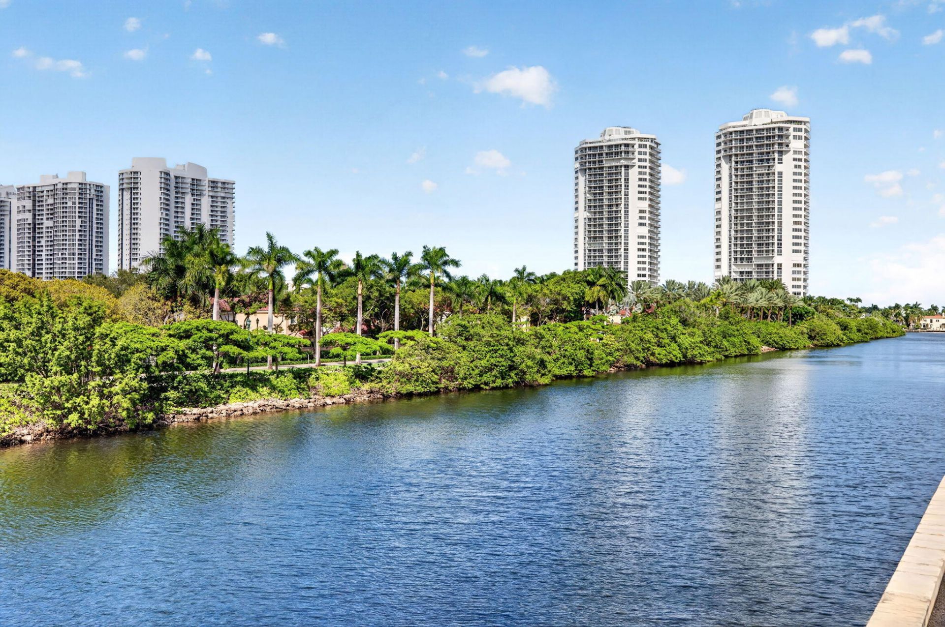 3675 N Country Club Drive, Unit 1909, Aventura, FL 33180 Photo