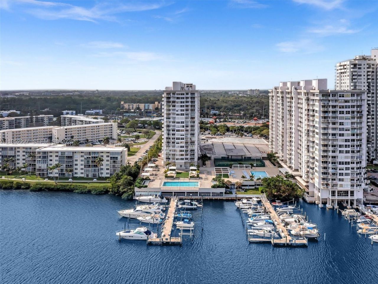 3675 N Country Club Drive, Unit 1909, Aventura, FL 33180 Photo