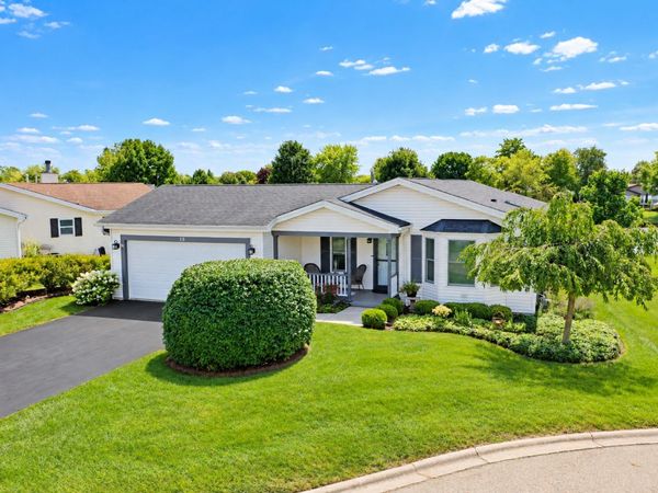 15 Saratoga Court, Grayslake, IL 60030