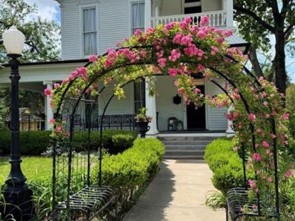 319 S Denton Street, Gainesville, TX 76240