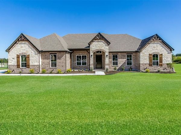 1014 Gonzollas Road , Springtown, TX 76082