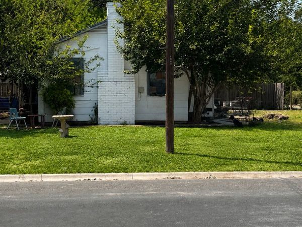 2006 Avenue F, Hondo, TX 78861