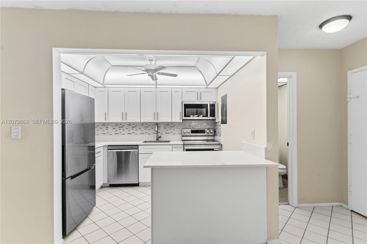 7300 NW 17th St, Unit 310, Plantation, FL 33313 Photo