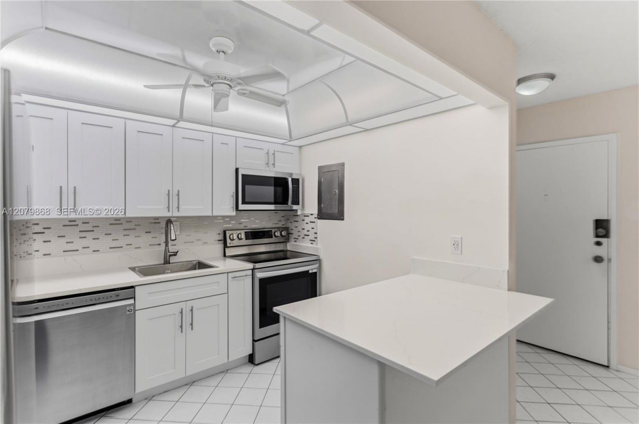 7300 NW 17th St, Unit 310, Plantation, FL 33313 Photo