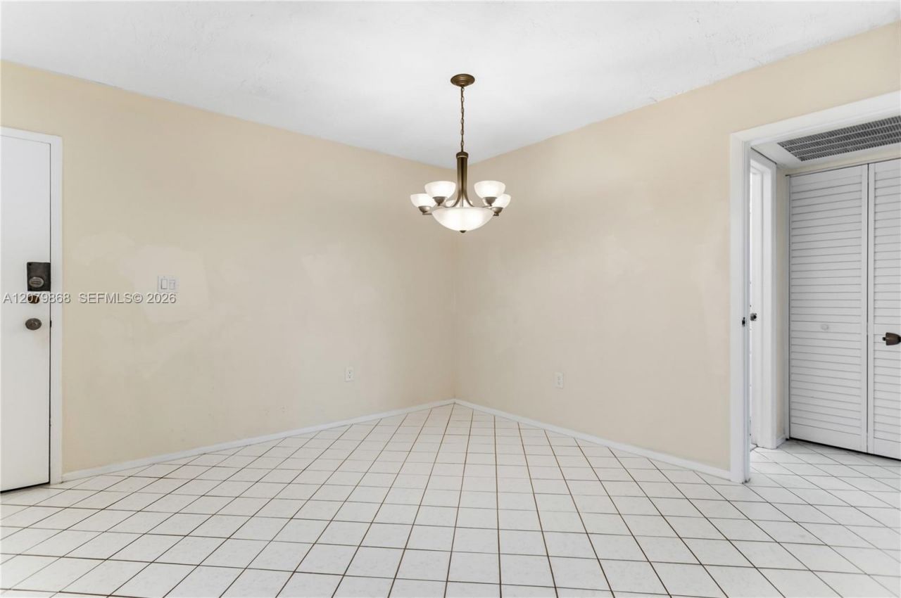 7300 NW 17th St, Unit 310, Plantation, FL 33313 Photo