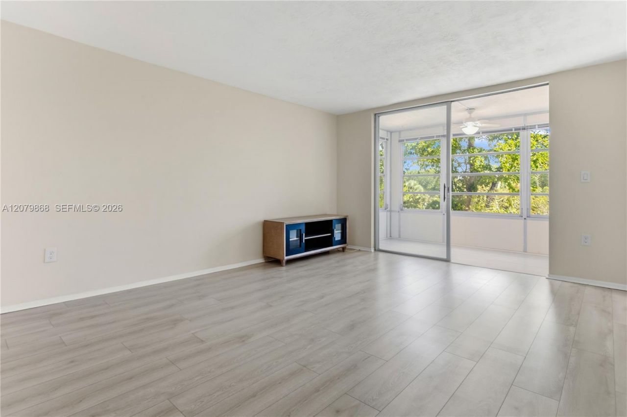7300 NW 17th St, Unit 310, Plantation, FL 33313 Photo