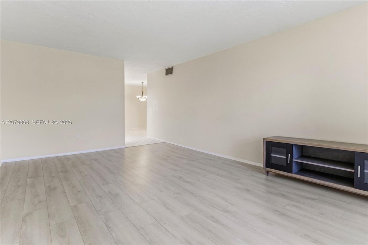 7300 NW 17th St, Unit 310, Plantation, FL 33313 Photo
