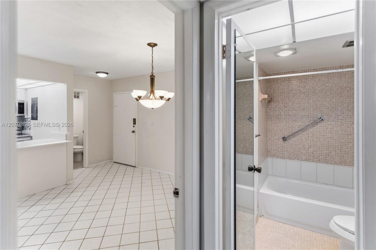 7300 NW 17th St, Unit 310, Plantation, FL 33313 Photo