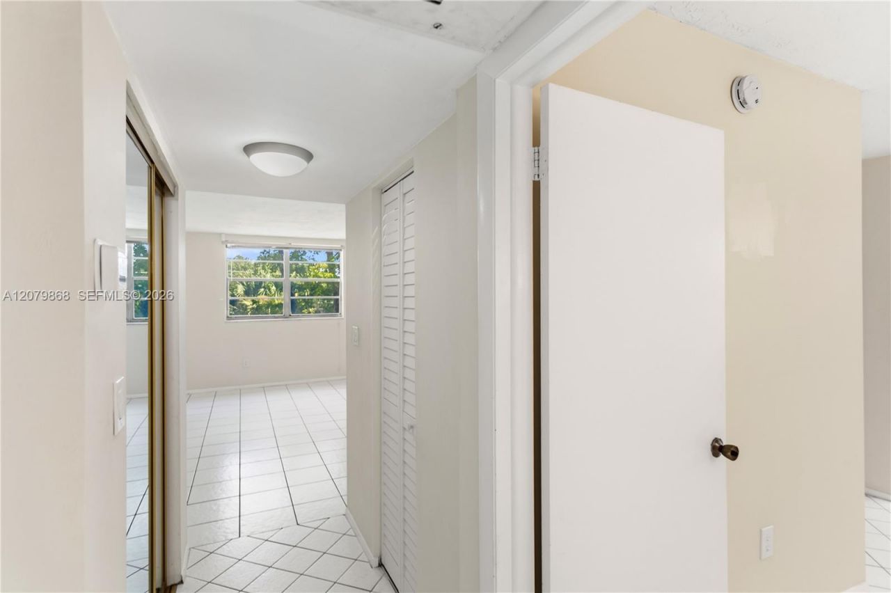 7300 NW 17th St, Unit 310, Plantation, FL 33313 Photo