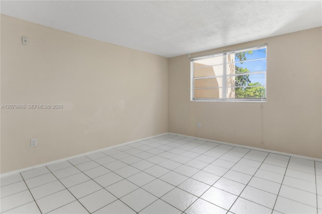 7300 NW 17th St, Unit 310, Plantation, FL 33313 Photo