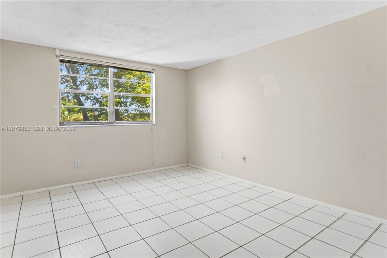 7300 NW 17th St, Unit 310, Plantation, FL 33313 Photo