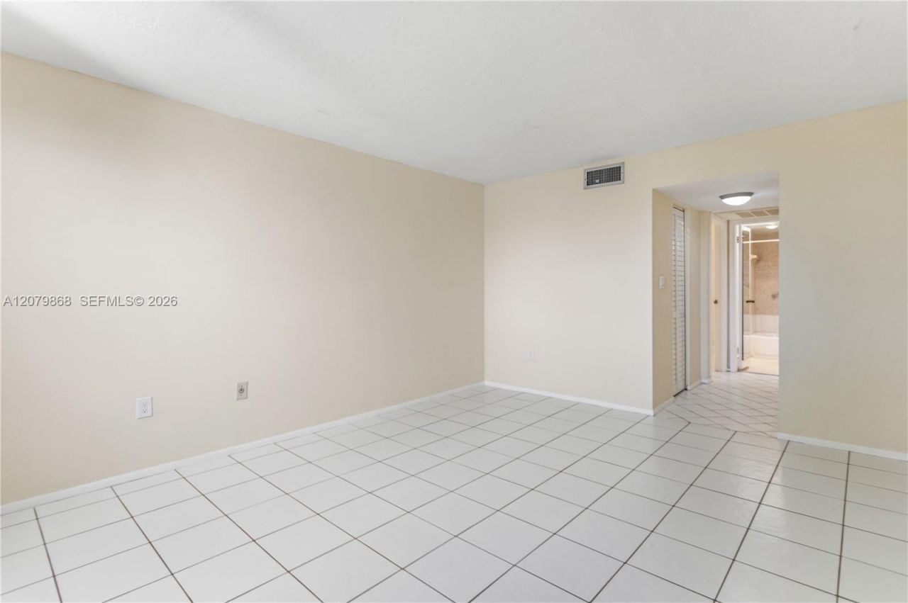 7300 NW 17th St, Unit 310, Plantation, FL 33313 Photo