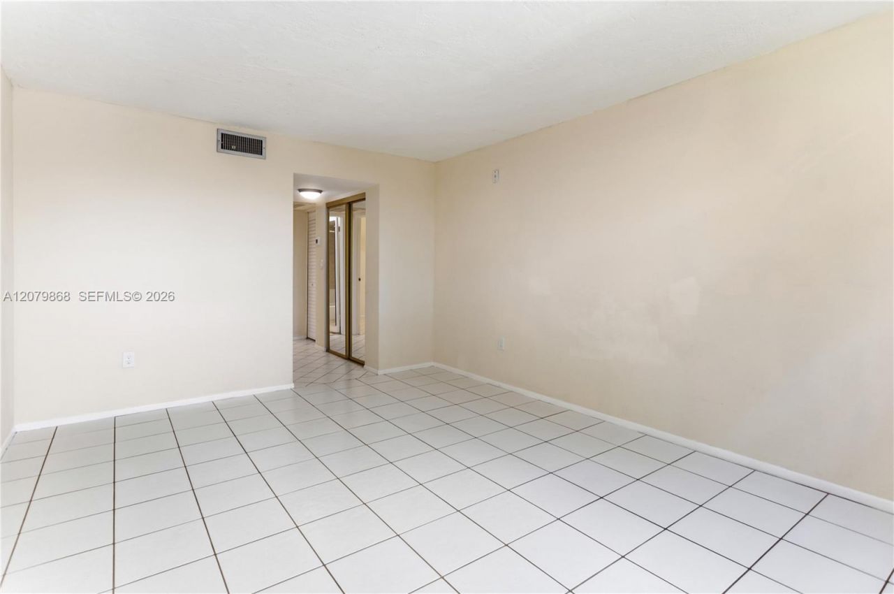 7300 NW 17th St, Unit 310, Plantation, FL 33313 Photo