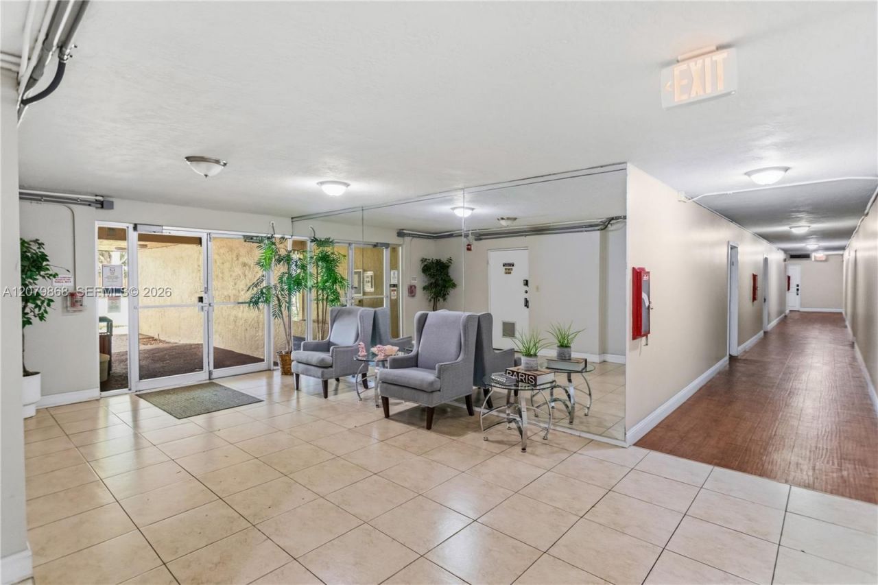 7300 NW 17th St, Unit 310, Plantation, FL 33313 Photo