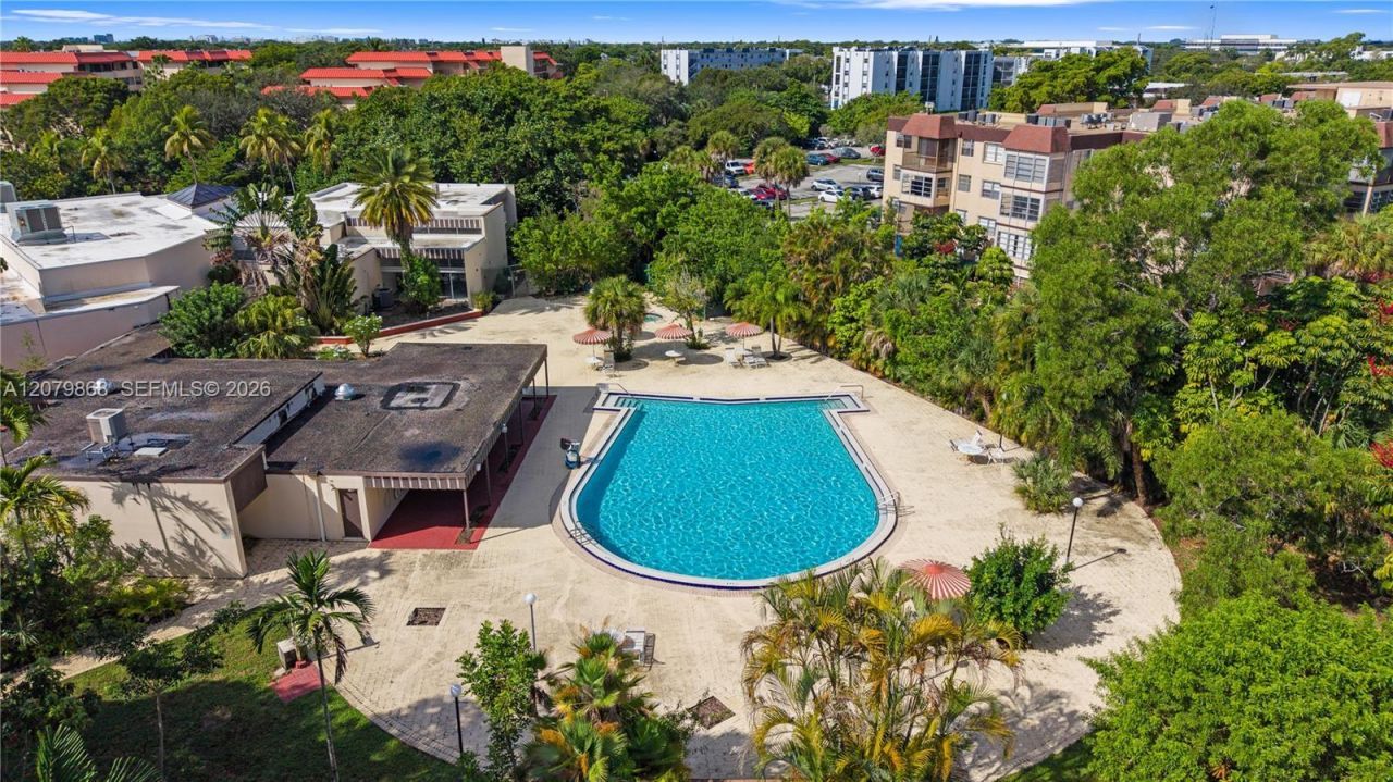 7300 NW 17th St, Unit 310, Plantation, FL 33313 Photo