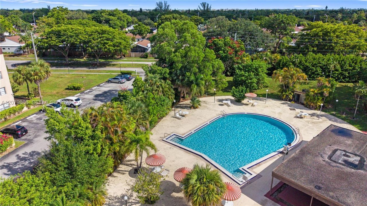 7300 NW 17th St, Unit 310, Plantation, FL 33313 Photo