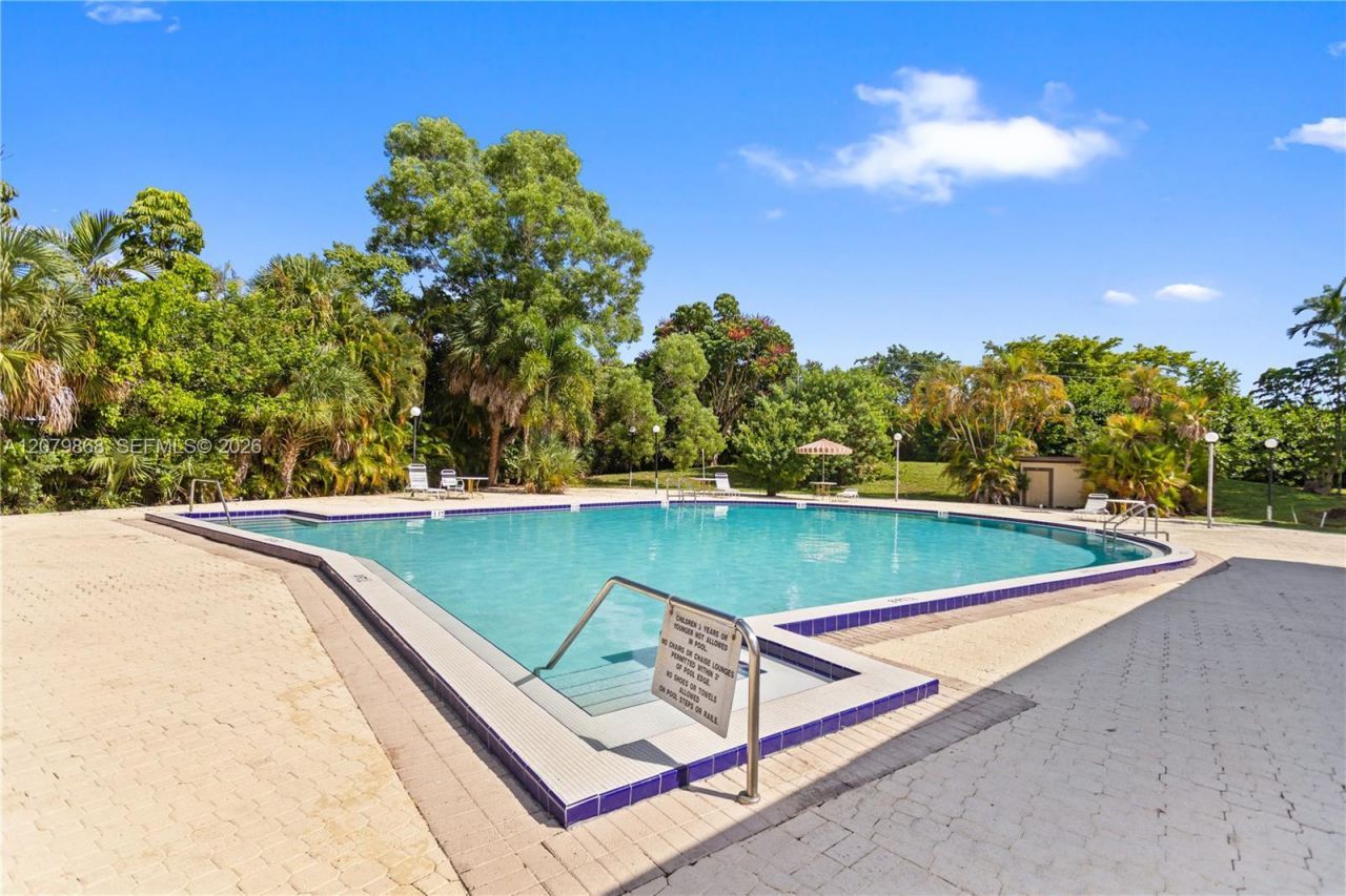 7300 NW 17th St, Unit 310, Plantation, FL 33313 Photo