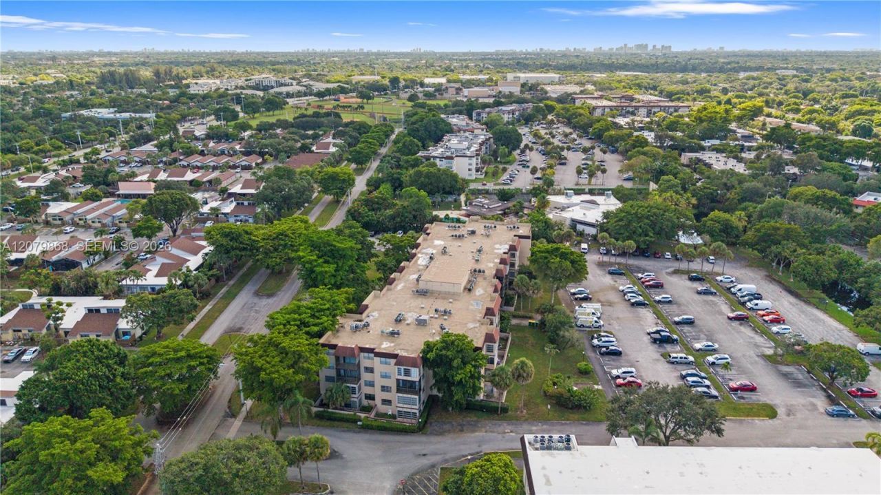 7300 NW 17th St, Unit 310, Plantation, FL 33313 Photo
