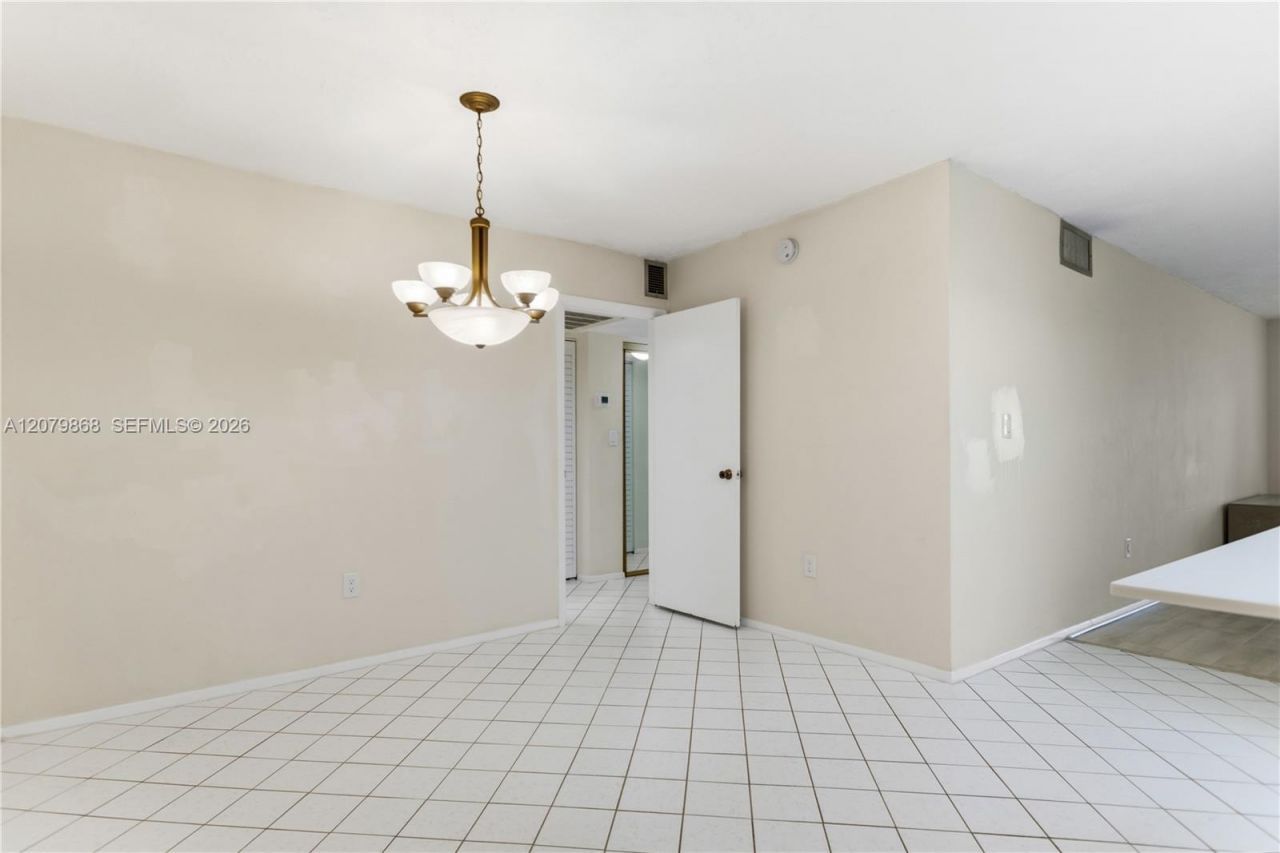 7300 NW 17th St, Unit 310, Plantation, FL 33313 Photo