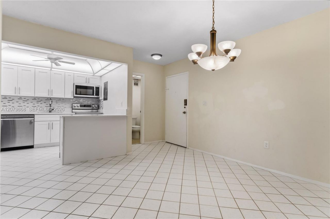 7300 NW 17th St, Unit 310, Plantation, FL 33313 Photo
