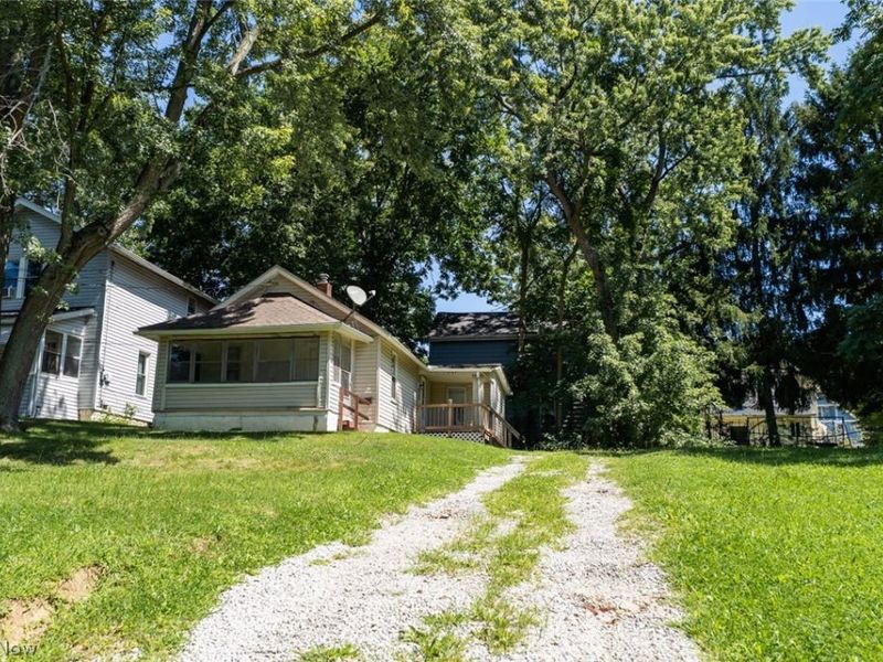 2157 18th Street SW, Akron, OH 44314 Photo 2