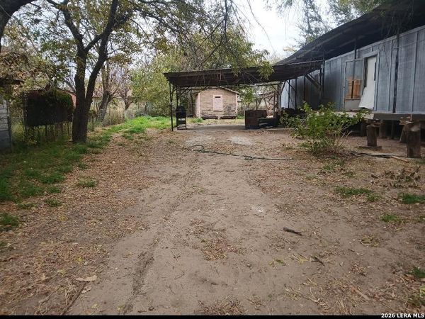655 Avenue G, Poteet, TX 78065