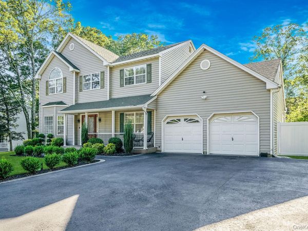 3 Embassy Road , Selden, NY 11784